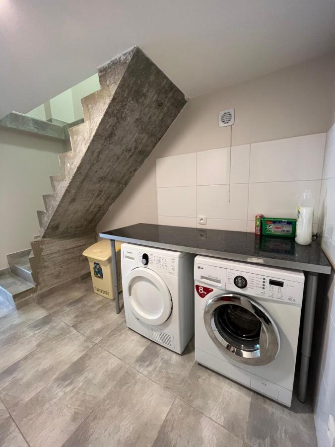 Maison Spacieuse Avec Grand Jardin Et Parking A 20 Min De Lyon Simandres Екстериор снимка