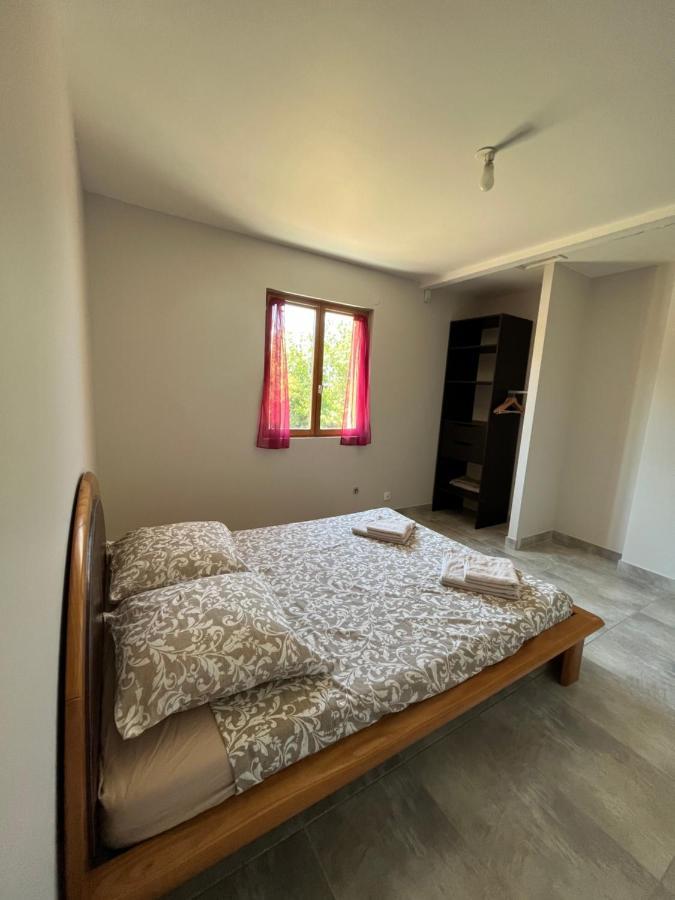 Maison Spacieuse Avec Grand Jardin Et Parking A 20 Min De Lyon Simandres Екстериор снимка